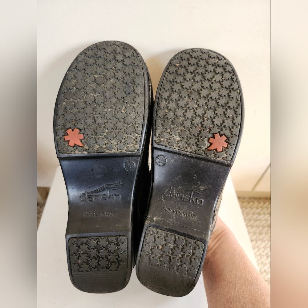 Dansko " XP" Waterproof Metallic Taupe Gray Closed Back Clogs SZ.38/8 Ret.$155 - Picture 6 of 8